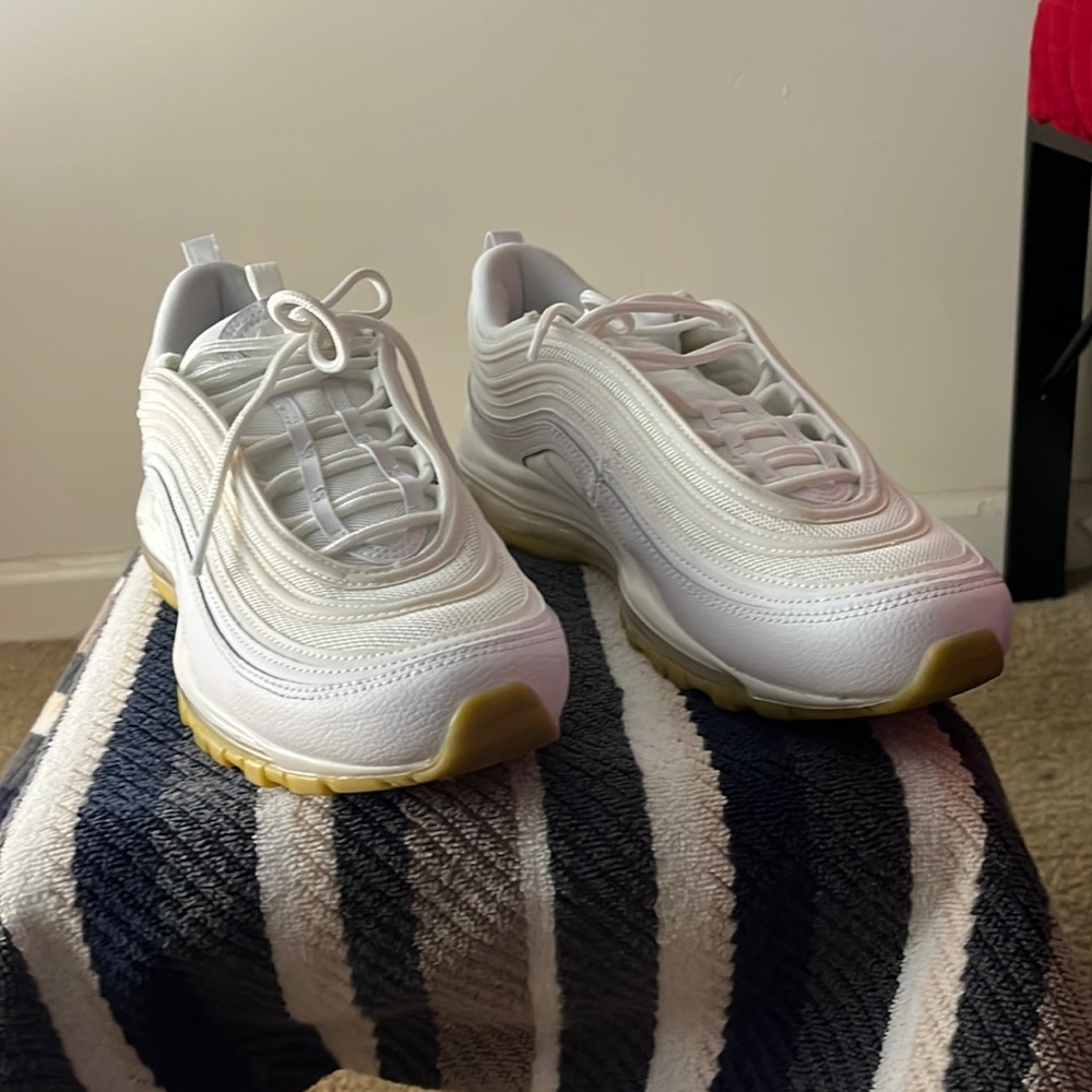These shoes are the latest Nike Air Max there very comfortable